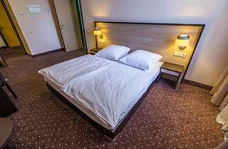 Отель Hotel Lomsia Ахалцихе Стандартный двухместный номер с 1 кроватью или 2 отдельными кроватями-5